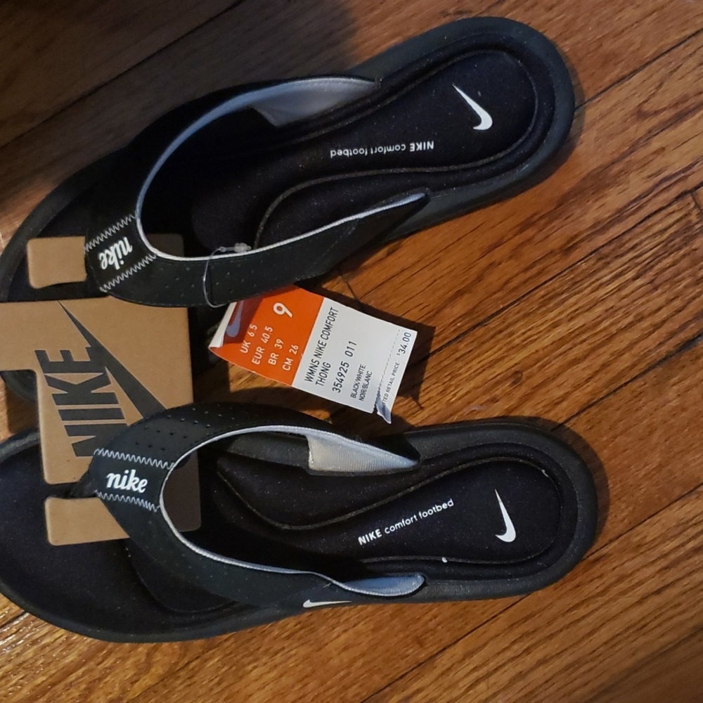 Nike flip flops